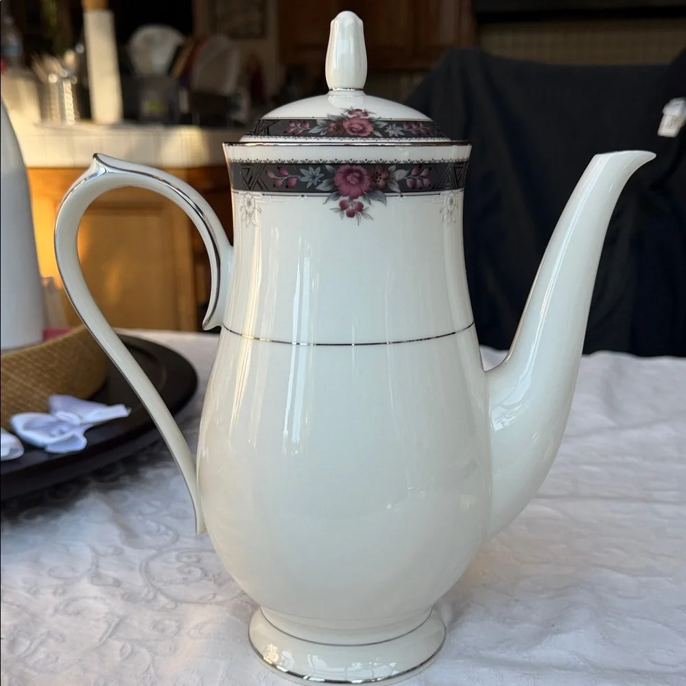 Like new  Noritake Etienne White Porcelain Coffee Pot with lid 10.5” 5 cups